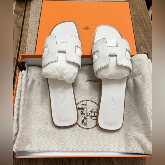 SOLD. HERMES ORAN Blanc Leather. - Picture 1 of 2